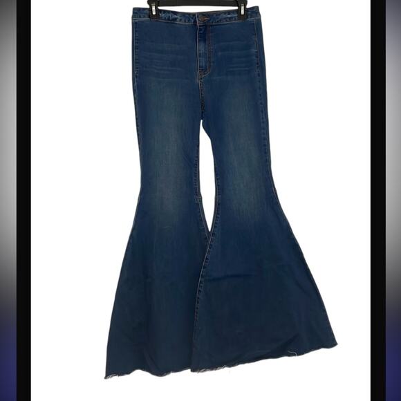 Free People Medium Wash High-Rise Ultra Bell Bottom Blue Jeans | Size 28x32 - Picture 2 of 6